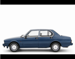 Alfetta 2.0i Quadrifoglio Oro 1983-84 Blu metallizzato Laudoracing 1:18 Resinemodell (Türen, Motorhaube... nicht zu öffnen!)